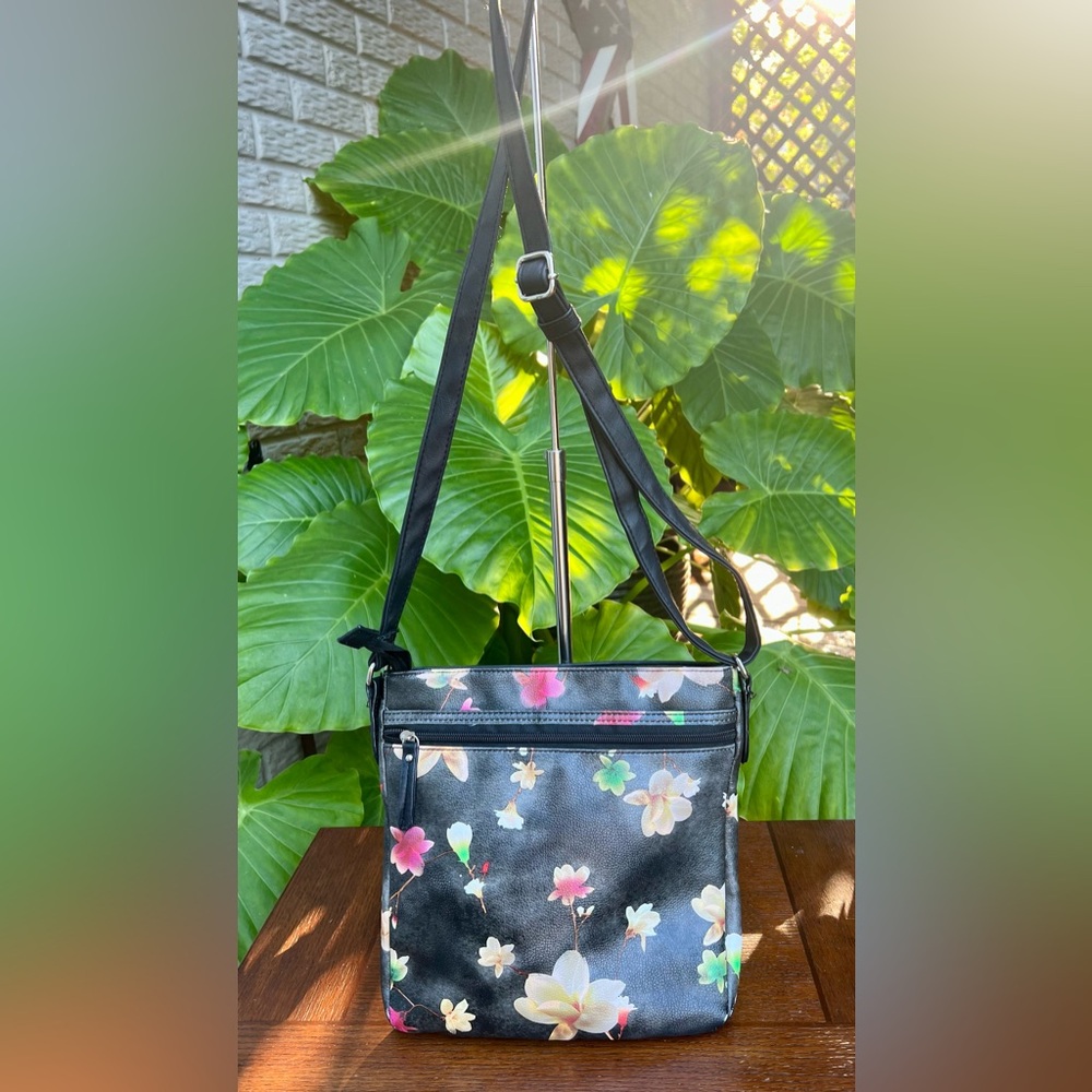 Rosetti Black Handbag W/Pink Magnolia Flowers Rivet Details - Picture 5 of 7